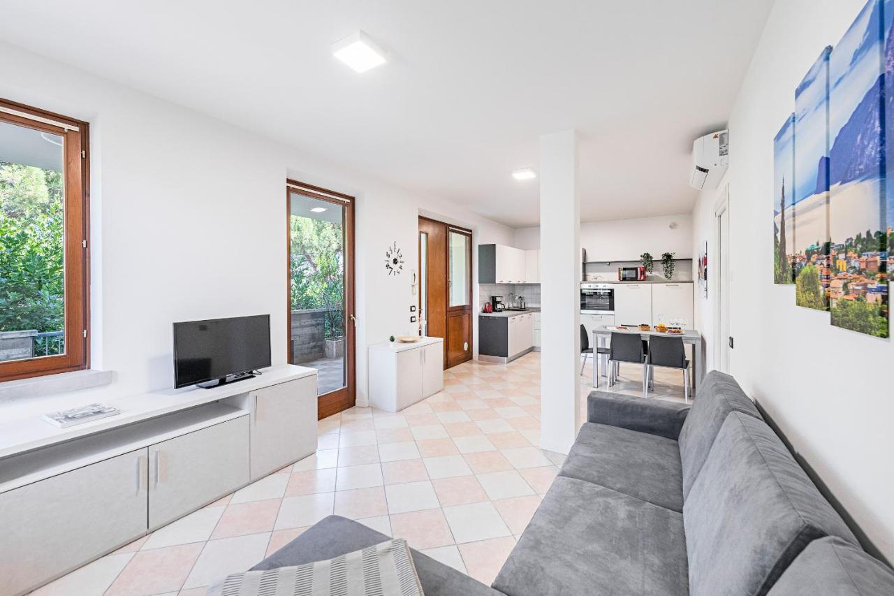 I Ciliegi 1-09 Con Piscina By Wonderful Italy Apartment Desenzano del Garda Bagian luar foto